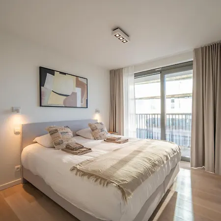 Seaview With Parking & Balcony *