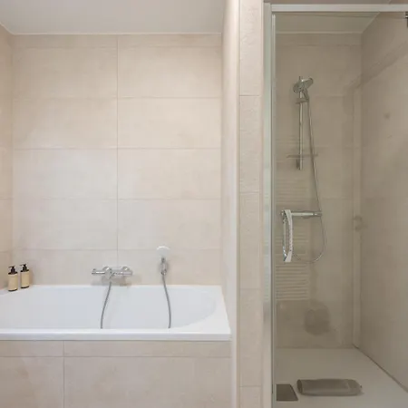 Seaview With Parking & Balcony Apartment *