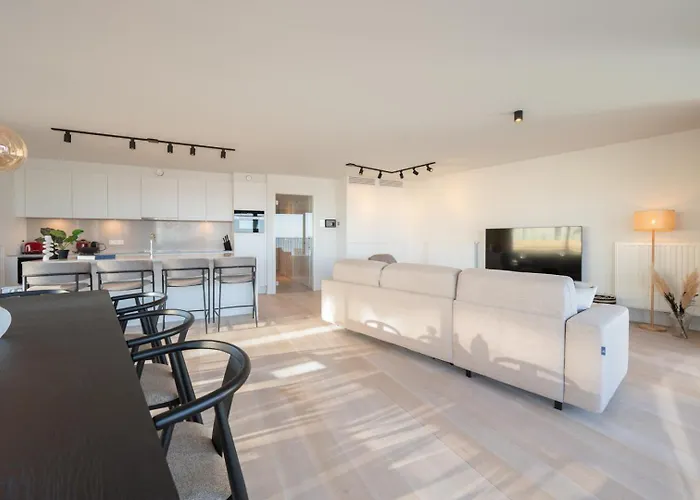 Seaview With Parking & Balcony *