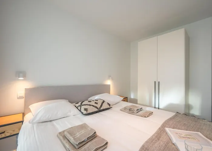 Apartment Seaview With Parking & Balcony