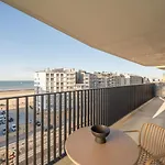 Seaview With Parking & Balcony Lägenhet *